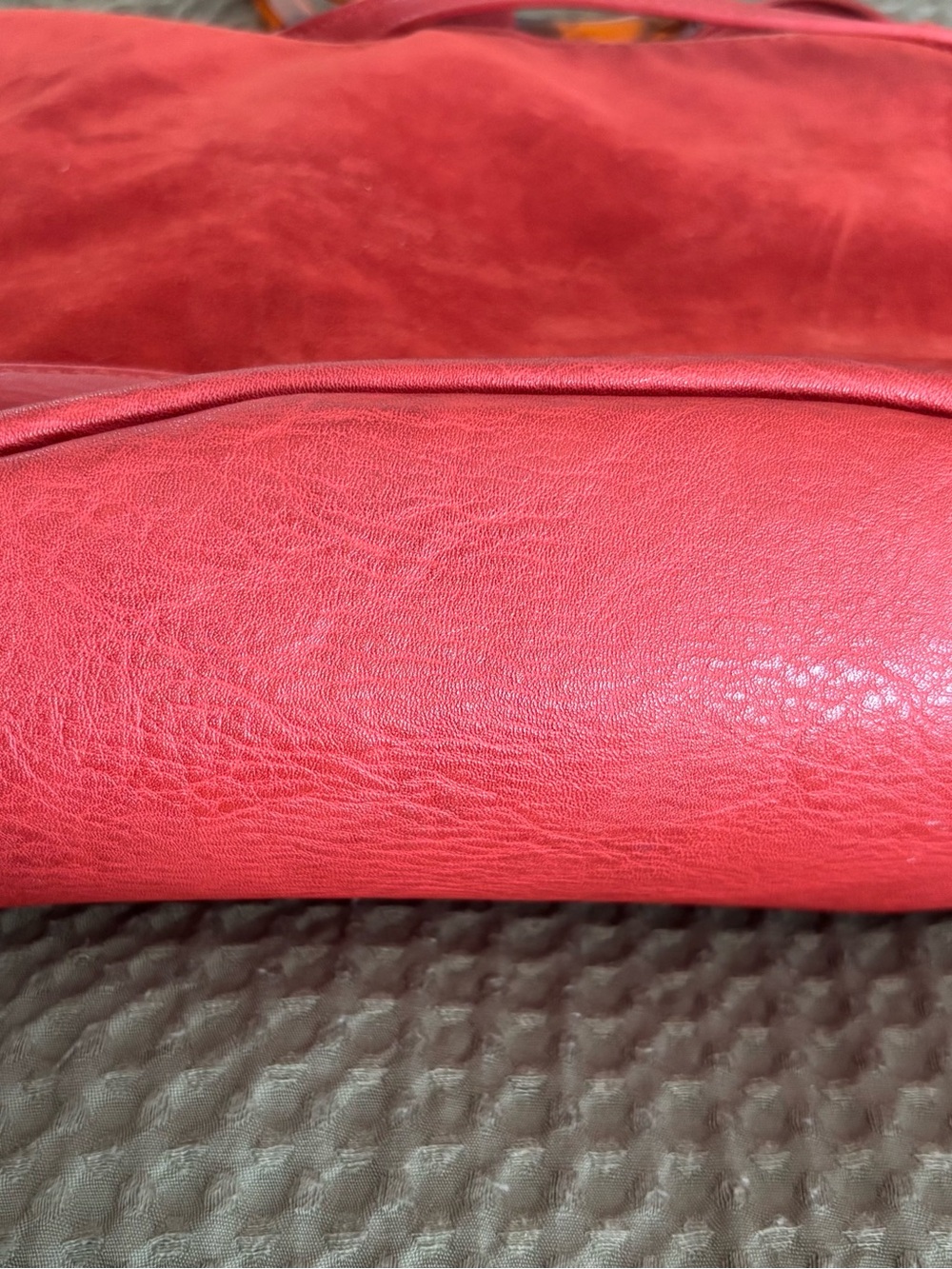 Faux Leather Crossbody Bag with Tortoiseshell Ring Handle - Picture 6 of 12